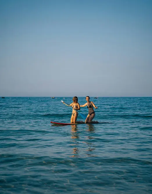 Activité paddle organisée au village Rives des Corbières dans l’Aude à Port-Leucate