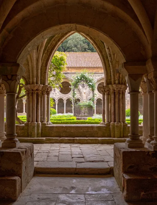 Le cloître de l’Abbaye de Fontfroide dans l’Aude