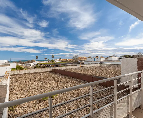 Toit des appartements du bâtiment principal, en location au village Vacances Rives des Corbières à Port-Leucate dans l’Aude