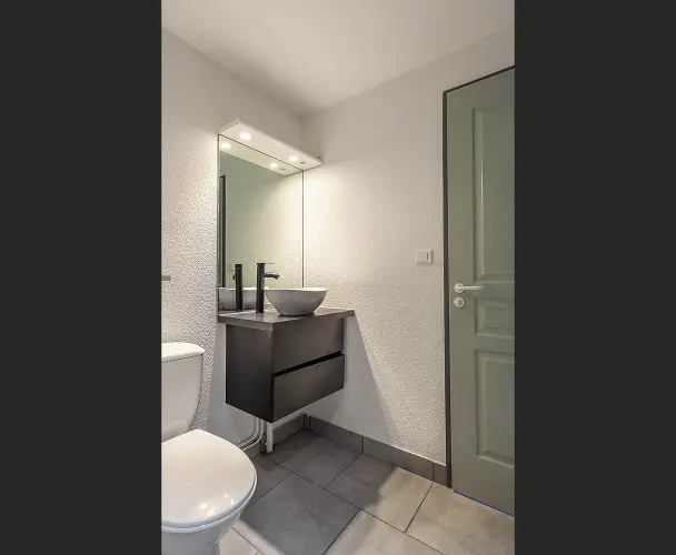 Salle d’eau : appartements du bâtiment principal, en location au village Vacances Rives des Corbières à Port-Leucate dans l’Aude