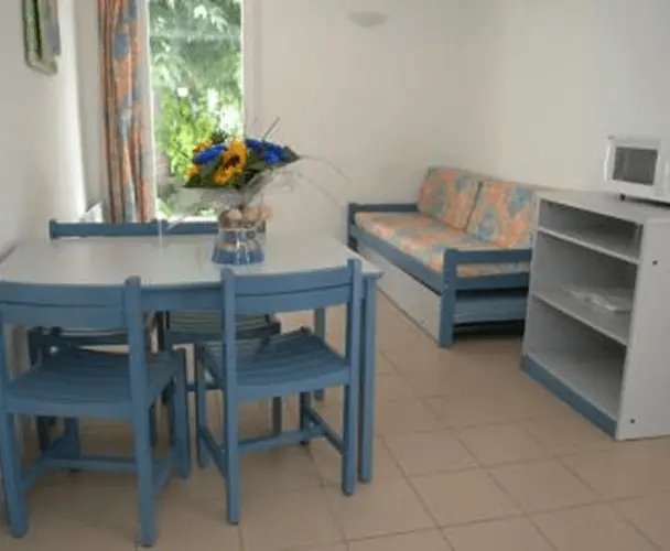 Vue intérieure des hameaux en location au village Vacances Rives des Corbières à Port-Leucate dans l’Aude