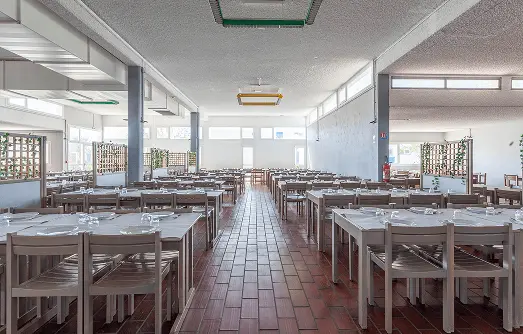 L’intérieur restaurant du village de vacances Rives des Corbières