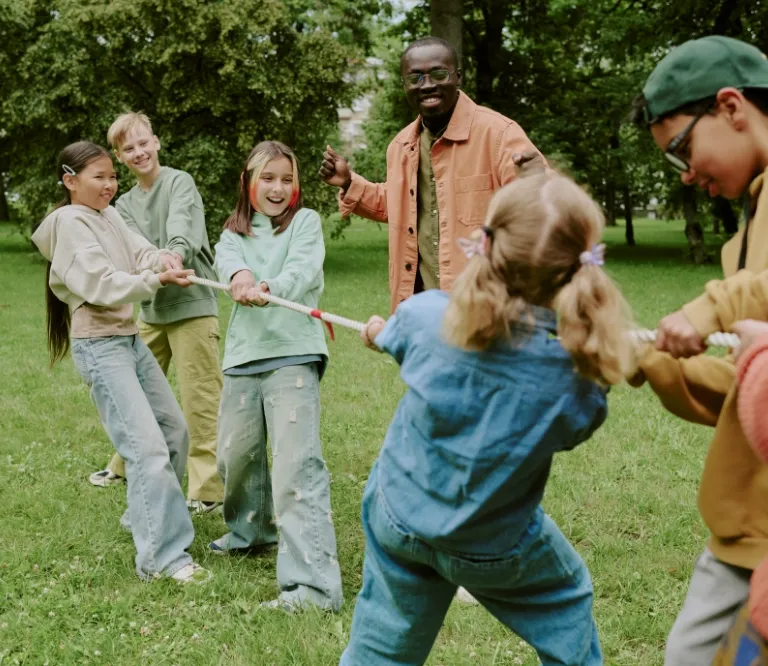 Les activités organisées au village de vacances Rives des Corbières à Port Leucate pour les scolaires, sont encadrées par des animateurs diplômés